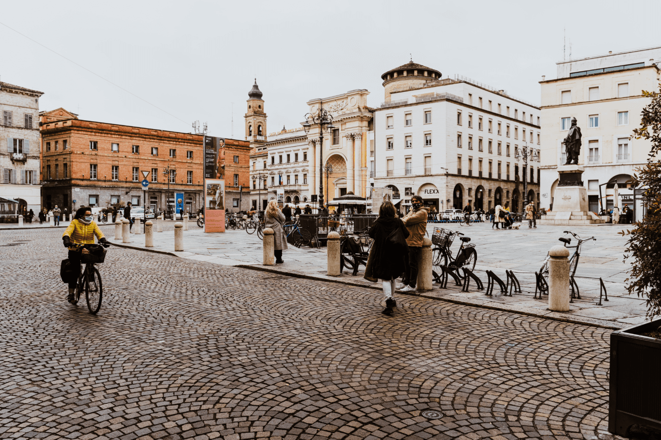 new lockdowns in Europe see Italy introduce curfew for bars and restaurants 