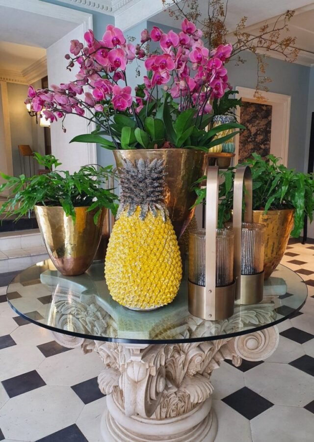 vases at the Rocco Forte Hotel de Russie Rome - one of the best palazzo hotels in Rome